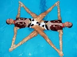 A FORM IN PAIR OF SYNCHRONIZED SWIMMING